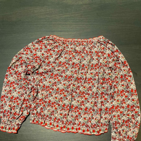 Size Large beautiful lightweight blouse of red floral pattern and long sleeves - Picture 6 of 8